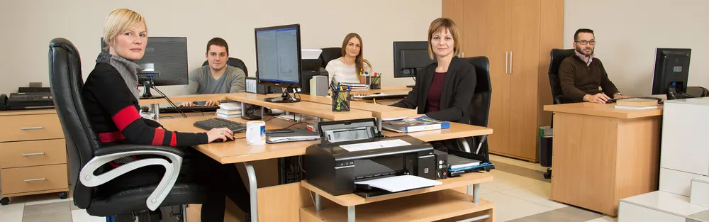 Inženjeri Geomehanike u kancelariji