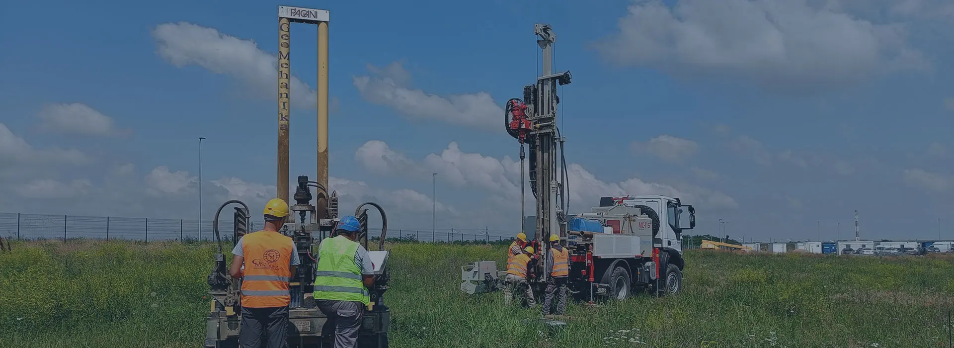 Bušaća garnitura i ekipa Geomehanike na otvorenom terenu